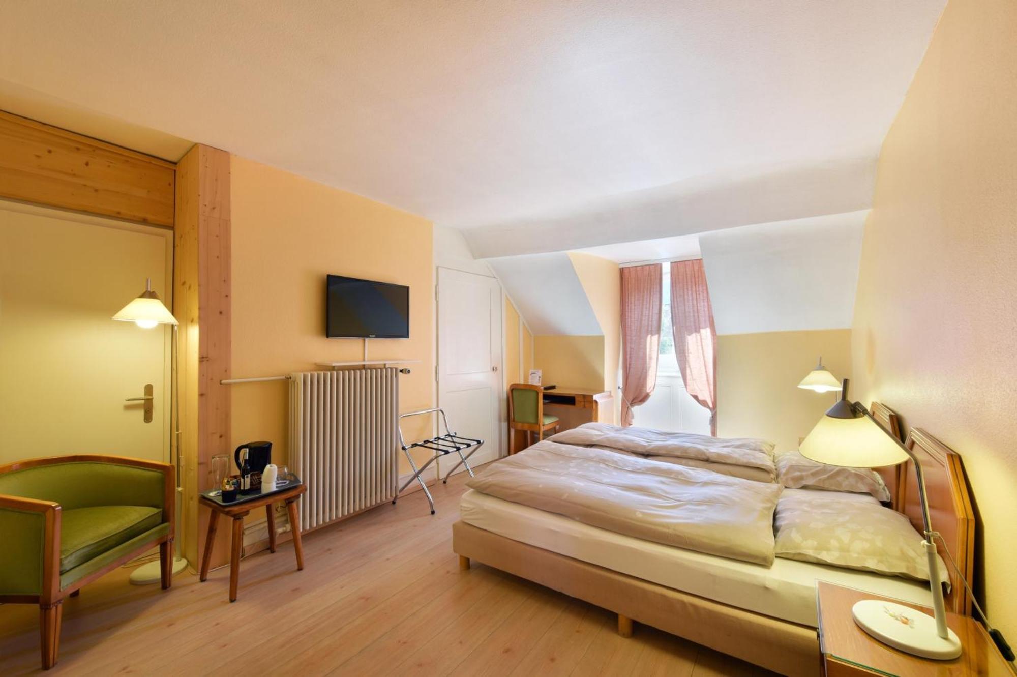 Hotel De L'Aigle Couvet Szoba fotó
