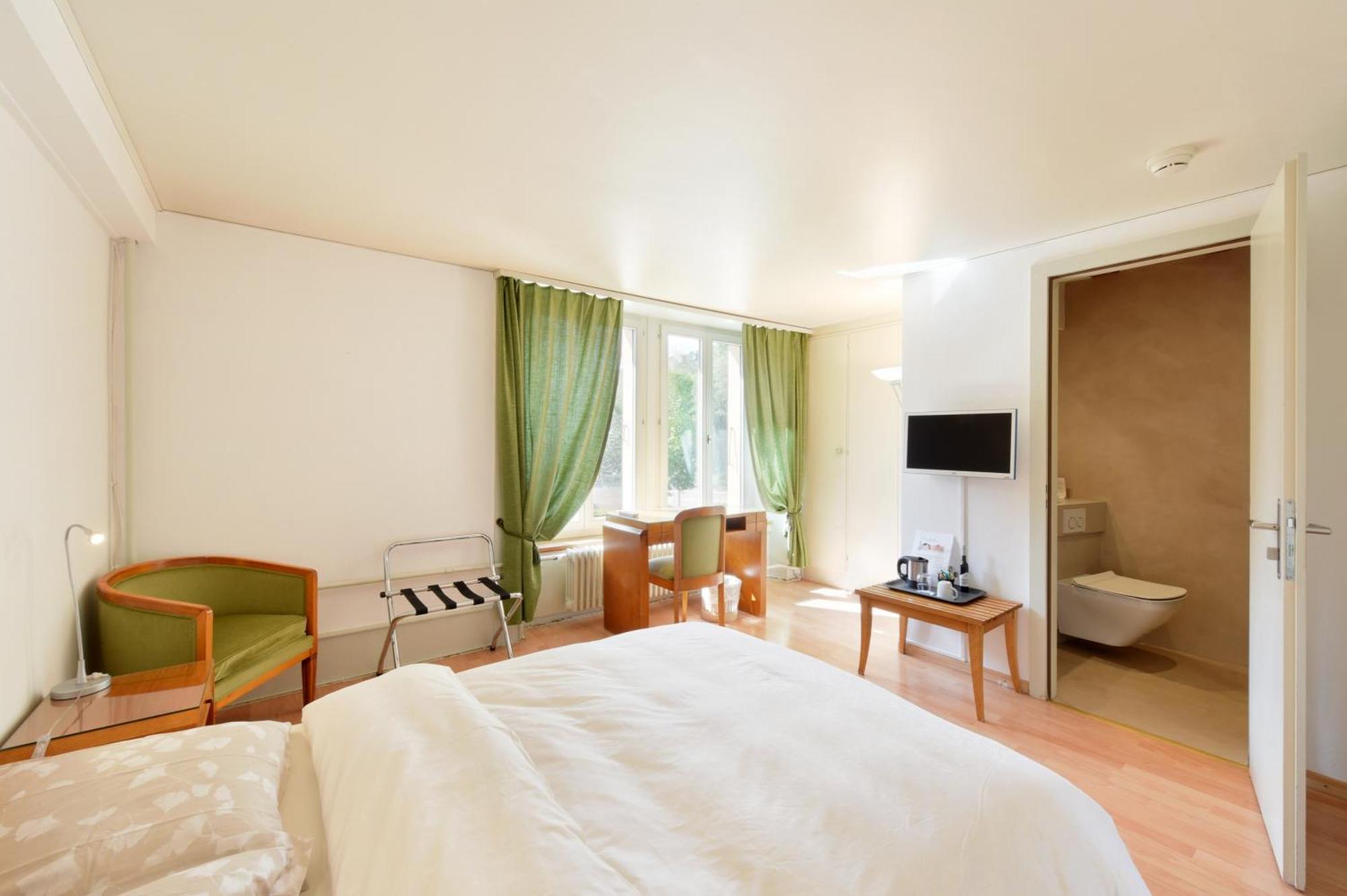 Hotel De L'Aigle Couvet Szoba fotó