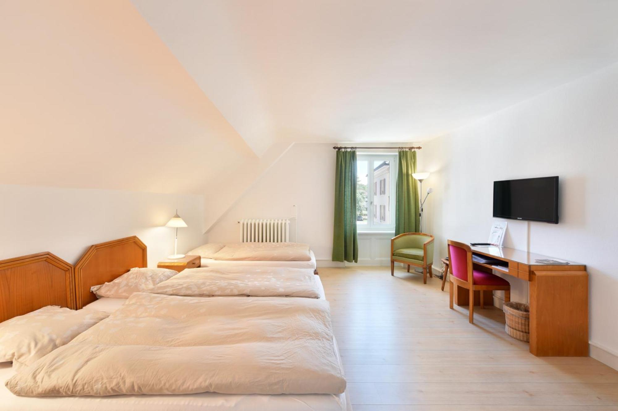 Hotel De L'Aigle Couvet Szoba fotó