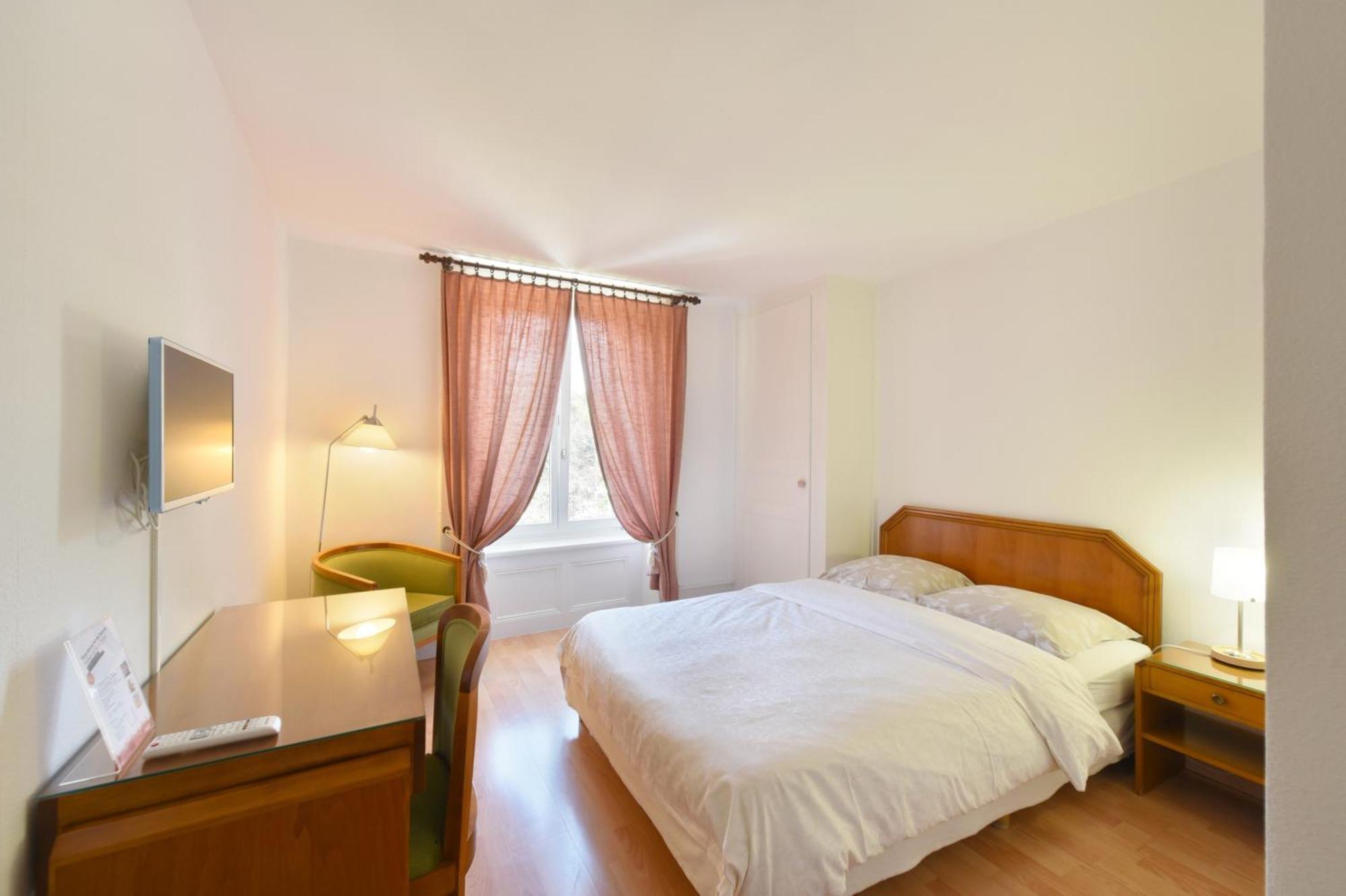 Hotel De L'Aigle Couvet Szoba fotó