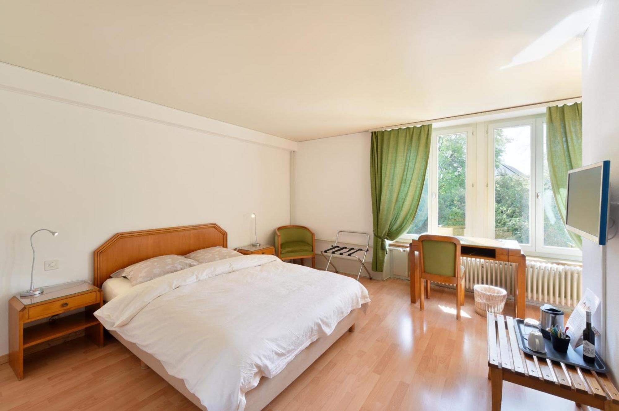 Hotel De L'Aigle Couvet Szoba fotó