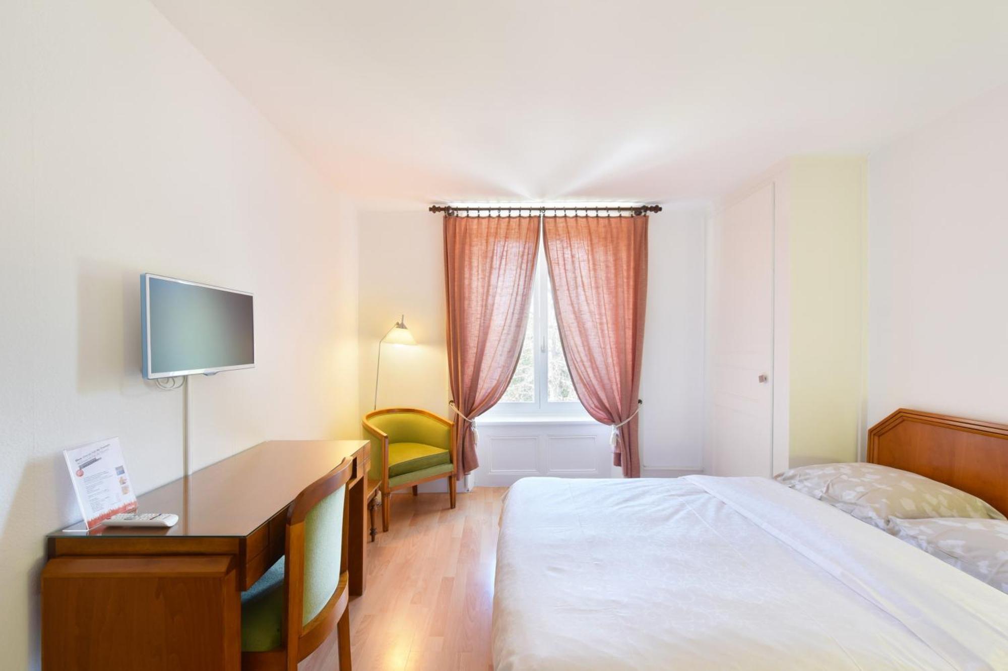 Hotel De L'Aigle Couvet Szoba fotó