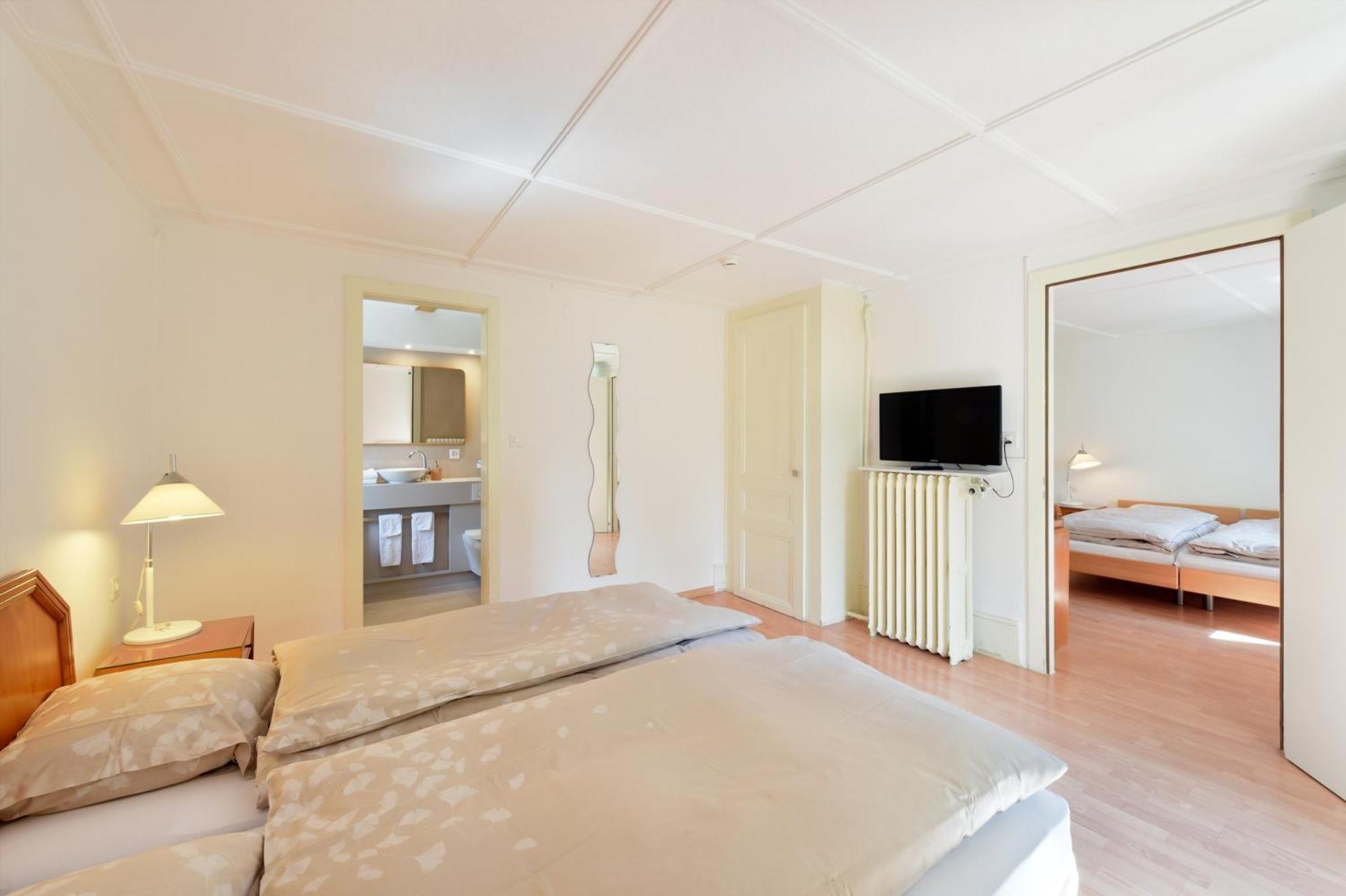 Hotel De L'Aigle Couvet Szoba fotó