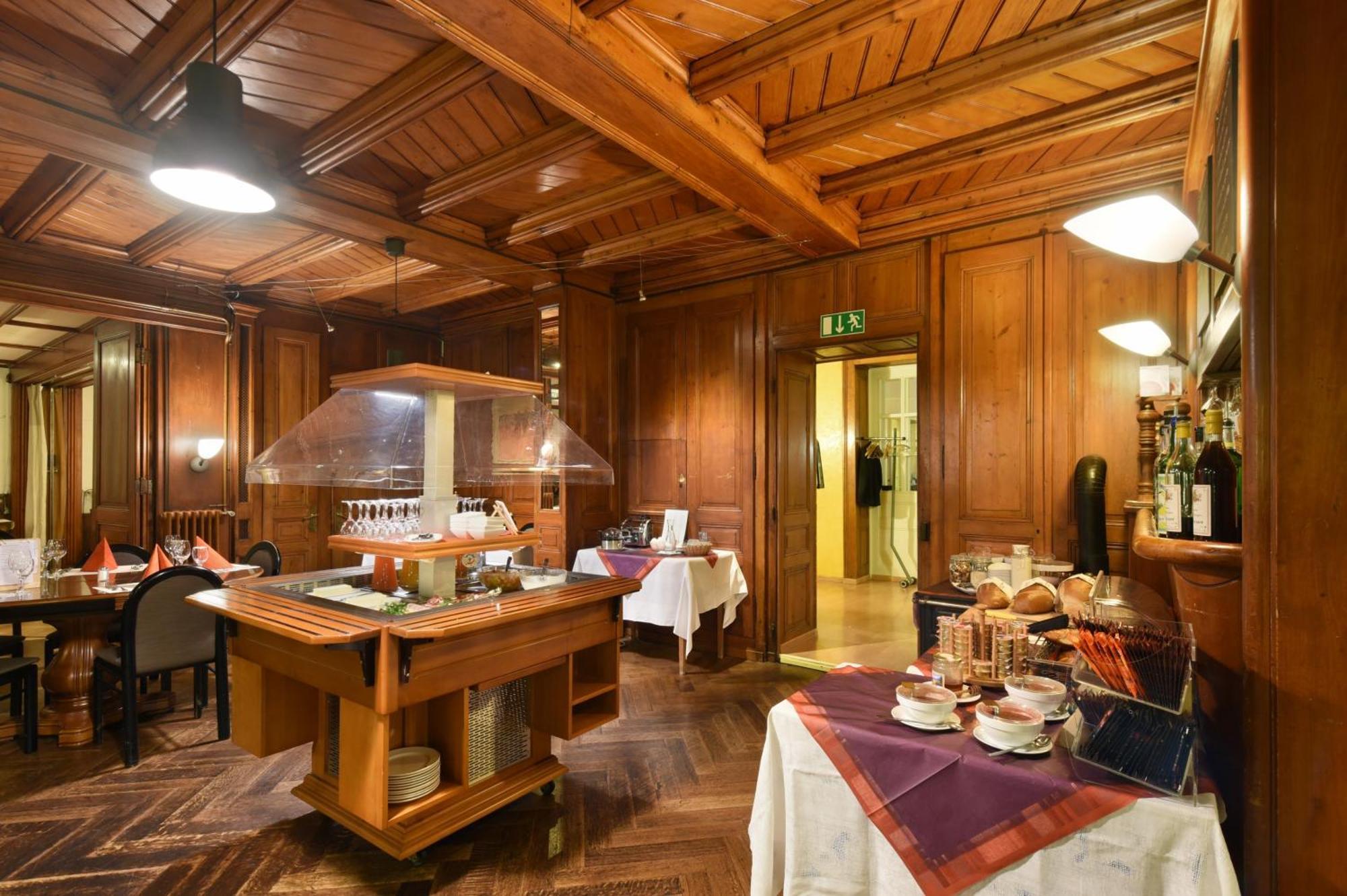 Hotel De L'Aigle Couvet Kültér fotó