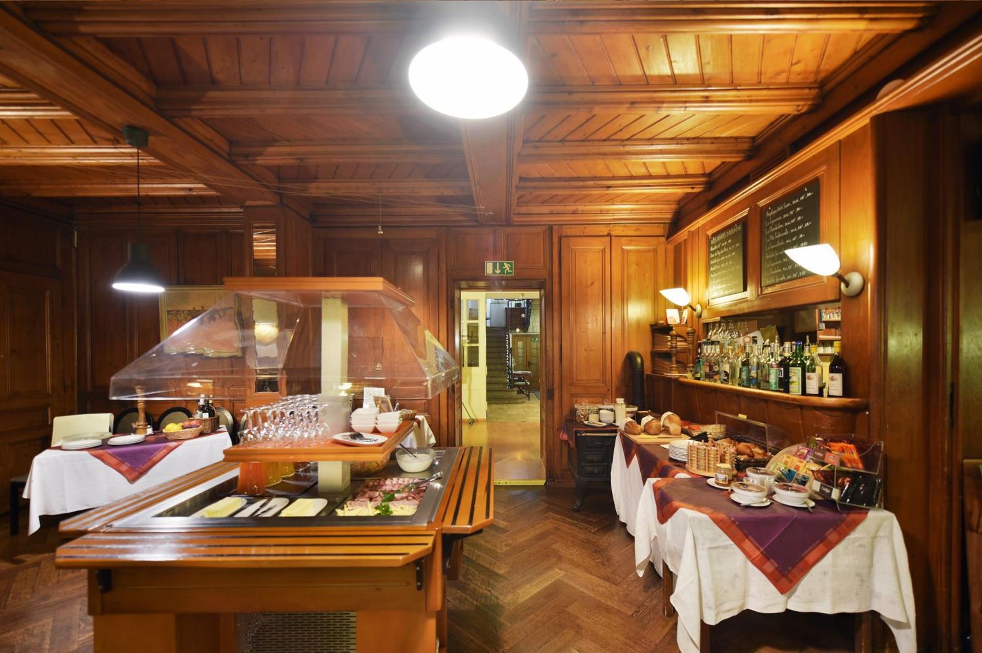 Hotel De L'Aigle Couvet Kültér fotó